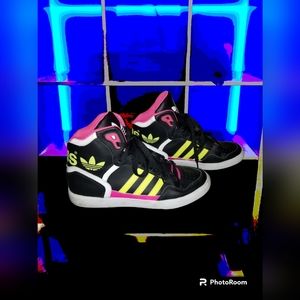 Adidas Mids- Women's Size 8